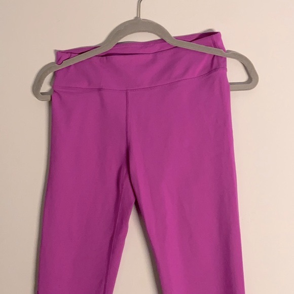 NEW Fabletics Salar Capri Leggings, Purple, Small - Picture 2 of 4